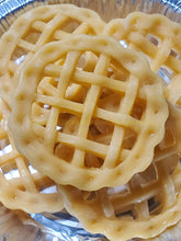 Load image into Gallery viewer, 3 Inch Lattice Pie Toppers Candle Wax Embeds
