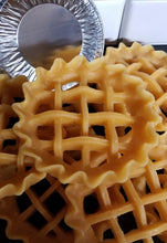 Load image into Gallery viewer, 5Inch Lattice Crimp Pie Topper Candle Wax Embeds
